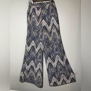 ASTR the label wide leg crop xs chevron print flowy pants trousers blue striped